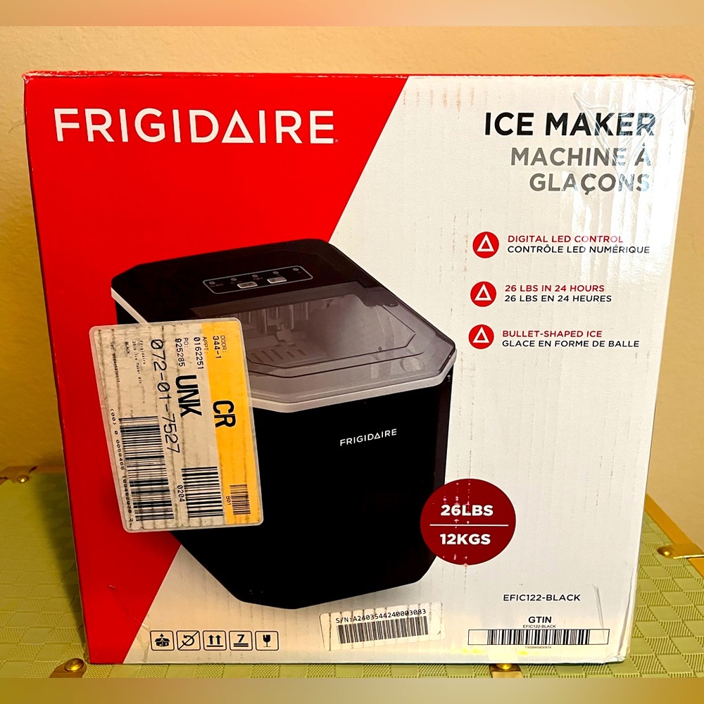 Frigidaire 26 Lbs Counter Top Ice Maker, Black